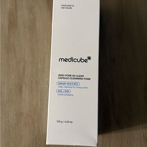 Medicube White Zero Pore SA Capsule Cleansing Foam – Gentle Exfoliating Cleanser